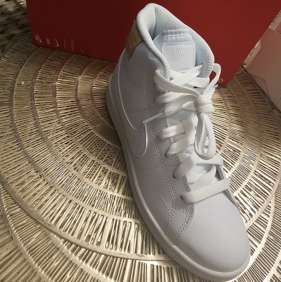 Nike Shoes - Womens Nike court royale 2